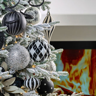 A Merry Monochrome Holiday - ironyhome