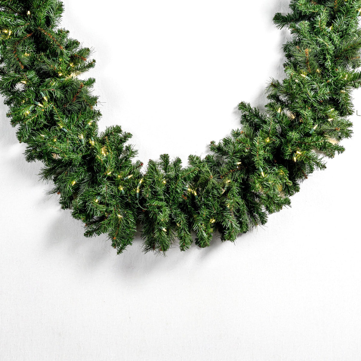 Pre-lit Green Garland with Mixed Tips