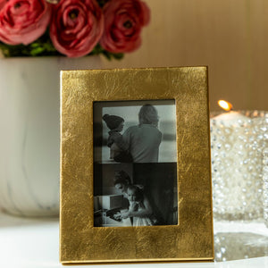 Gold Lacquer Picture Frame. 10 x 15 cm