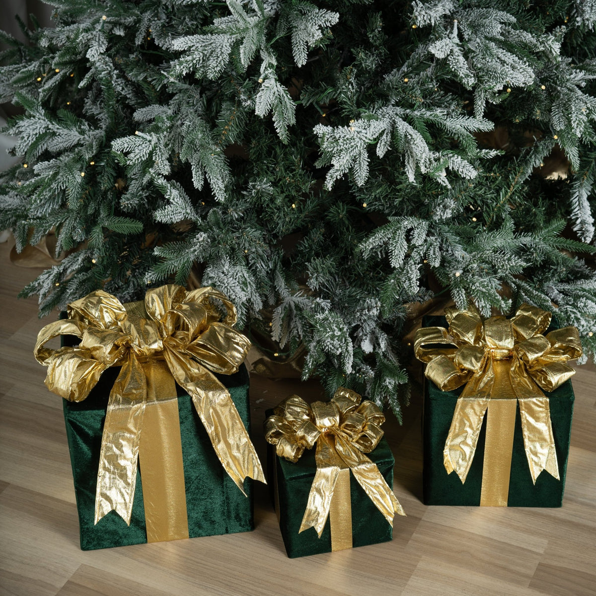 Green Velvet Gift-Box with Gold Ribbon - Set of 4