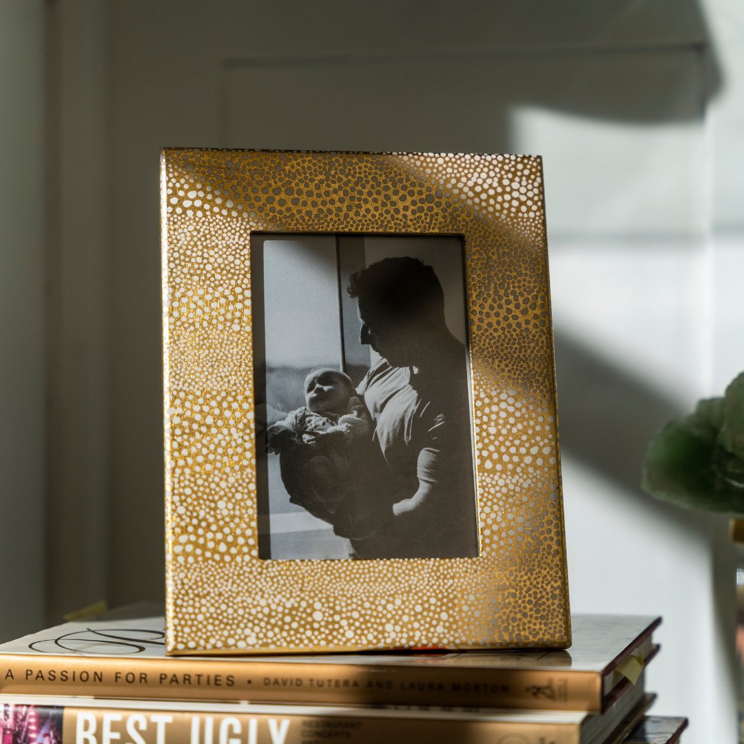 Pebble Lacquer Picture Frame in Gold. 7 x 22 cm