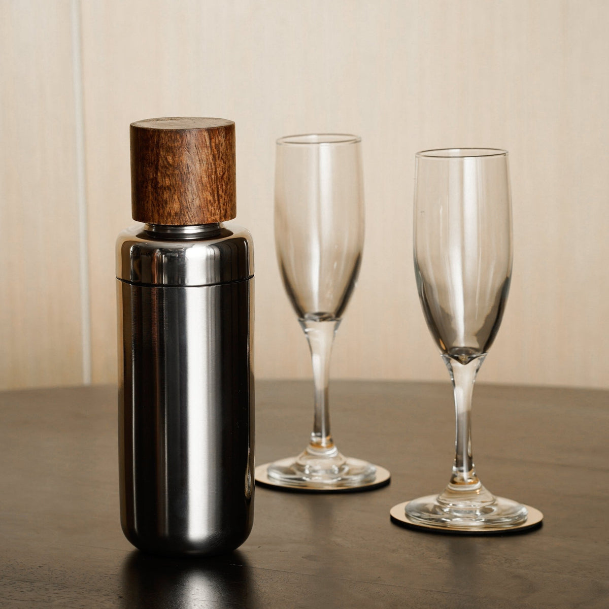 Cocktail Shaker with Wooden Top