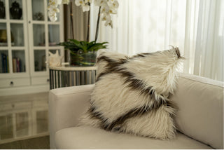 TUDOR FUR CUSHION - ironyhome