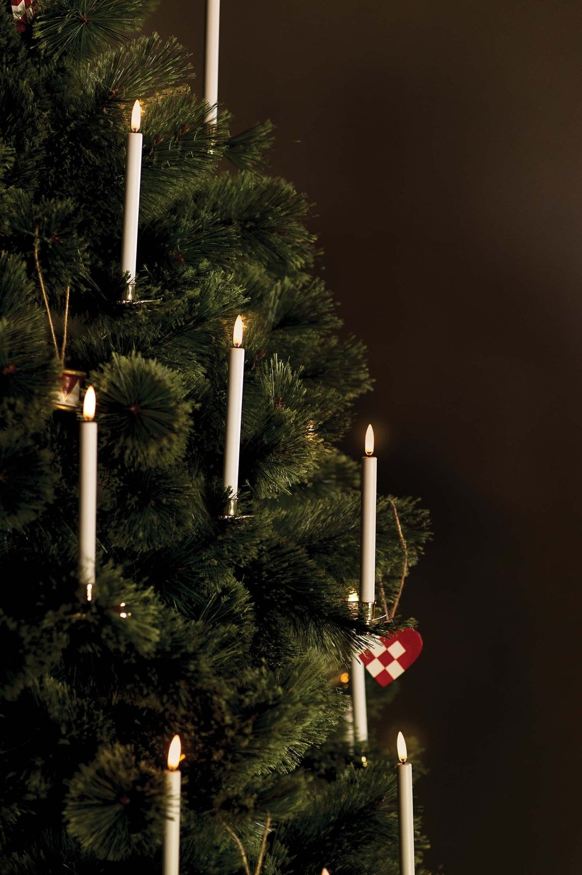 Uyuni Christmas Taper Candles with gold clips - Set of 4