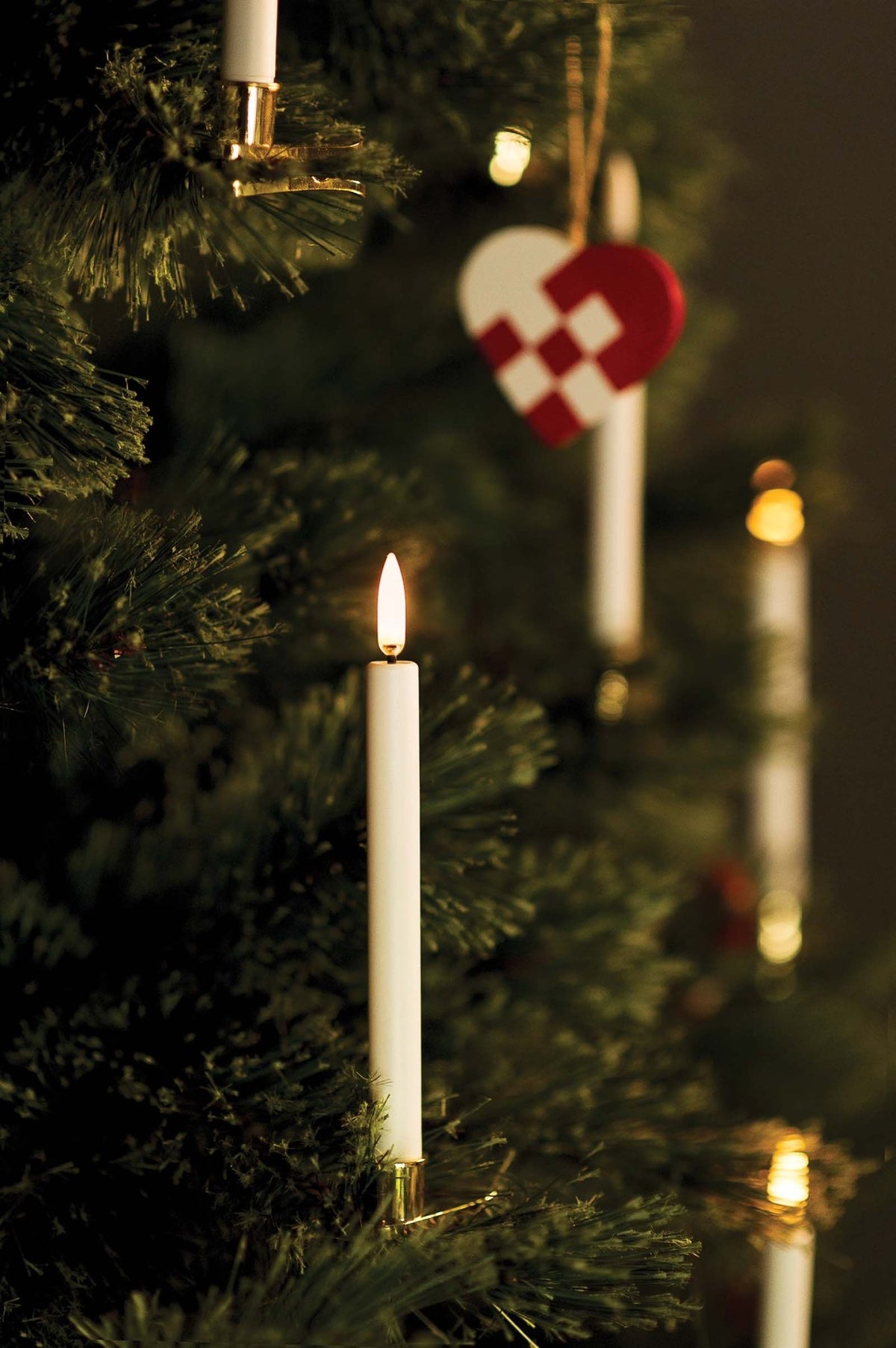 Uyuni Christmas Taper Candles with gold clips - Set of 4